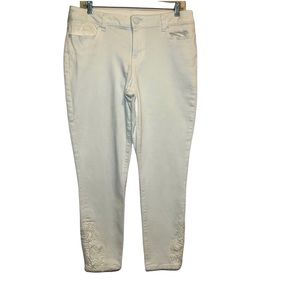 Maurices ivory off white lace appliqué embellished jeans size 11/12